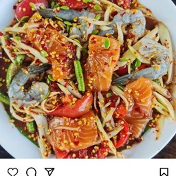 ตำกุ้งสดแซลม่อนปลาร้า