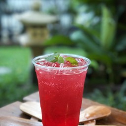 น้ำแดงโซดา