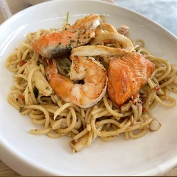 38.สปาเก็ตตี้ผัดฉ่าซีฟู๊ด,แซลมอน