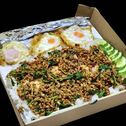 กะเพราถาดเนื้อโคขุนสับ (ฟรีไข่ดาว 3 ฟอง)