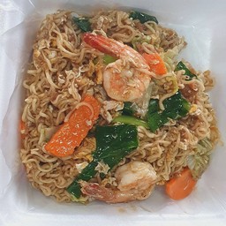 มาม่าผัดไข่ใส่กุ้ง