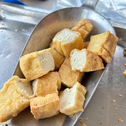 เต้าหู้ทอด 4 ชิ้น