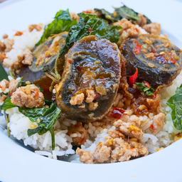 กะเพราไข่เยี่ยวม้า