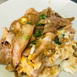 ข้าวหน้าหมูสามชั้นสไลด์