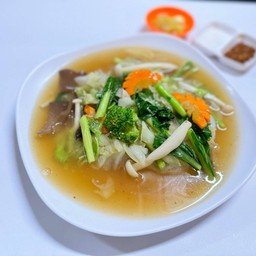 ราดหน้าผักรวม (มังสวิรัติ)