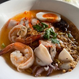หมี่เกี๊ยว-หมูแดง-ทะเล