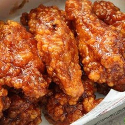 ไก่ทอดราดซอส 3 ชิ้น