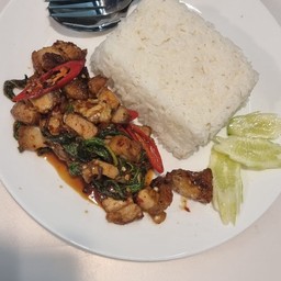 ข้าวกะเพราหมูกรอบ