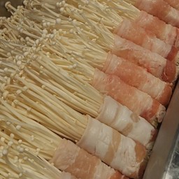 สามชั้นพันเห็ดเข็ม