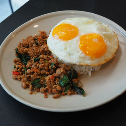 ข้าวกะเพราหมูไข่ดาว