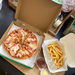 พิซซ่าหน้าชีส By.ออย