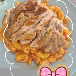 มักกะโรนีผัดซอสขาหมู