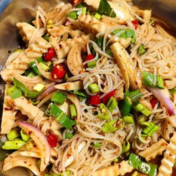 ยำขนมจีนหมูยอ(ปลาร้า)