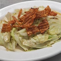 กะหล่ำคั่วน้ำปลาปลาหมึกทอดกรอบ