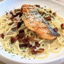 42.สปาเก็ตตี้ซอสครีมซีฟู๊ด,แซลมอน