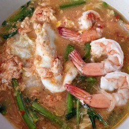สุกี้น้ำกุ้ง. ใส่ใข่