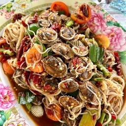 ตำซั่วหอยแครงใส่เส้นขนมจีน