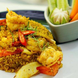 ข้าวผัดกุ้งพริกแกงใต้แห้ง (เผ็ดนะคะ)