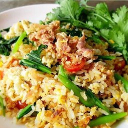 ข้าวผัดแหนม