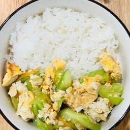 ข้าวแตงกวาผัดไข่