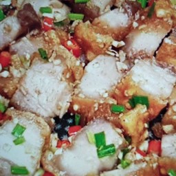 ข้าวพริกเกลือหมูกรอบ