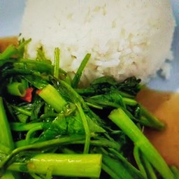 ข้าวผักบุ้งน้ำมันหอย