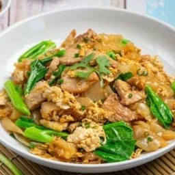 ผัดซีอิ๊วไก่