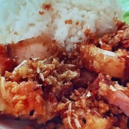 ข้าวหมูกรอบกระเทียม