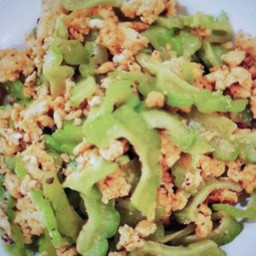 ข้าวมะระผัดไข่