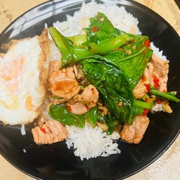 ข้าวผัดคะน้าหมูชิ้น