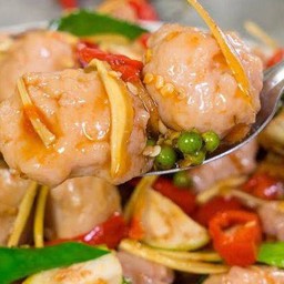 หมูเด้งผัดขี้เมาราดข้าว