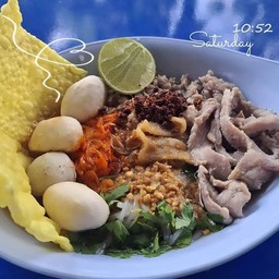 "กุ๊ก"ก๋วยเตี๋ยวหมูน้ำใสโบราณ(สูตรลุงธี)