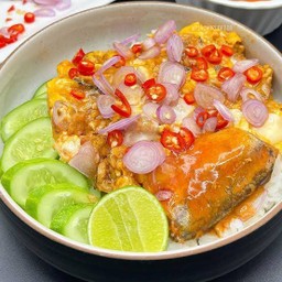 ข้้าวไข่ขยี้ปลากระป๋อง