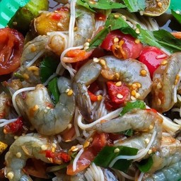 ตำกุ้งสดใส่เส้นขนมจีนใบผักชี