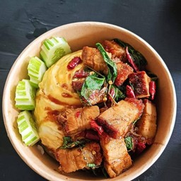 ข้าวกะเพราหมูกรอบ