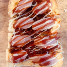 ปังพริกเผาไส้กรอก