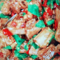 ข้าวกระเพรากระดูกหมู