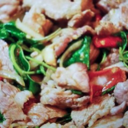 ข้าวกระเพราหมูชิ้น