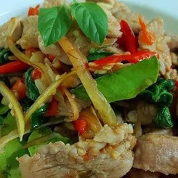 ผัดขี้เมา ราดข้าว