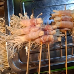 หมึกย่าง กุ้งย่างเนย /กุ้งแม่น้ำเผา ตลาดสวนกล้วย