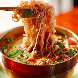 มาม่าต้มยำน้ำข้น เลือกเนื้อสัตว์ได้