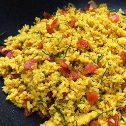 ข้าวผัดกุนเชียงพริกแกงใต้แห้ง (เผ็ดนะคะ)