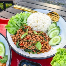 กะเพรา หมูสับ