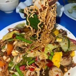 ตำเส้นมาม่าใส่ผัก