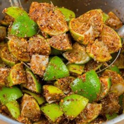 มะนาว คลุกแซ่บ