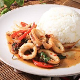 ข้าวกระเพราปลาหมึก