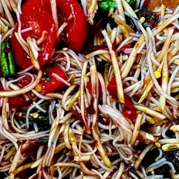 [อร่อยซ่ากับโค้ก] ตำซั่วขนมจีนใส่น้ำผึ้ง +  โค้ก ออริจินัล (ขวด) 