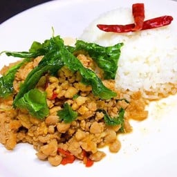 กระเพราหมูสับ