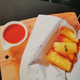 Crab meat spring rolls