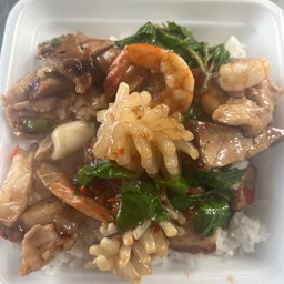 กระเพรา รวม หมูกรอบ